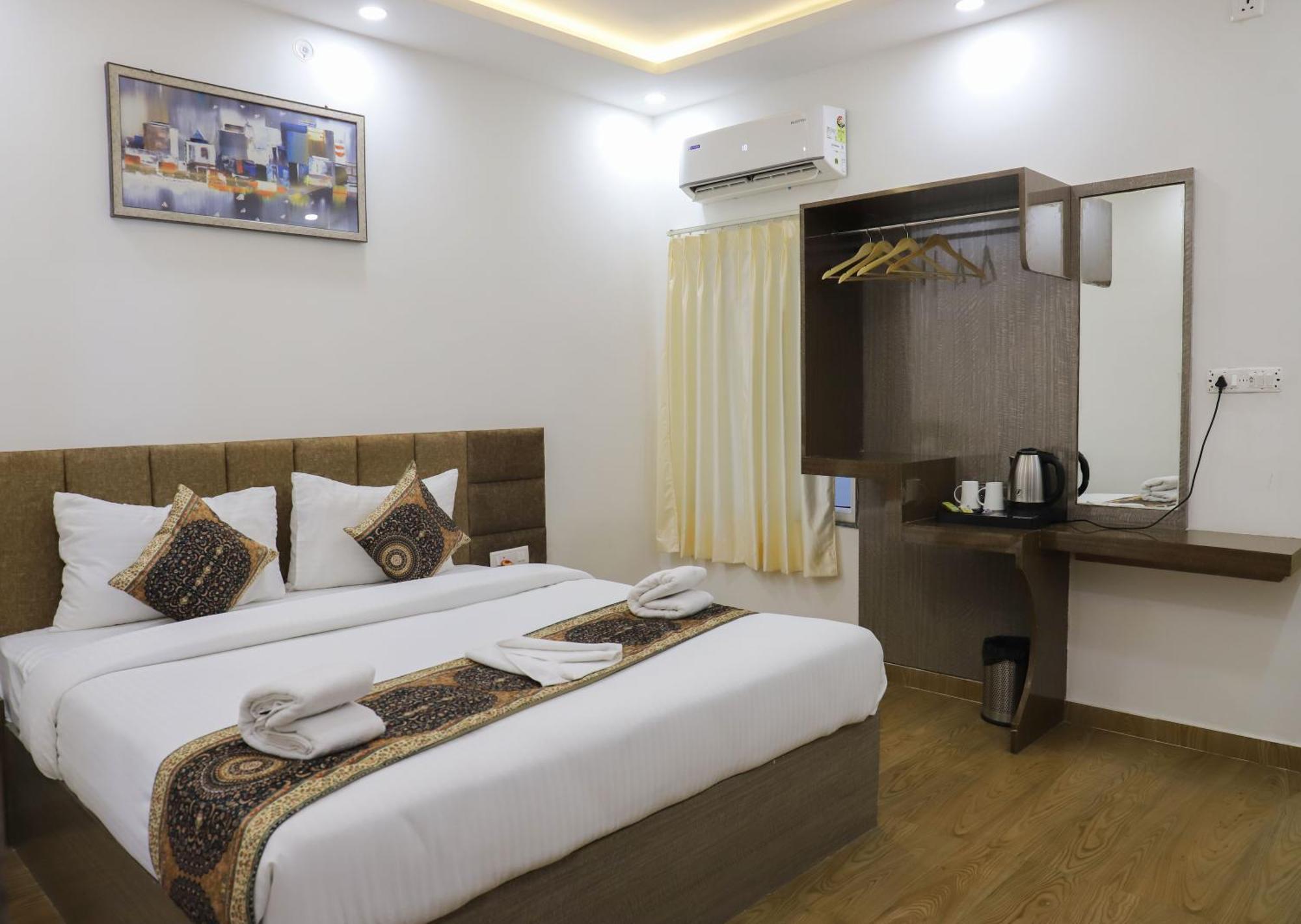 Mughal Sarāi Gulmohar Plaza By Auroville מראה חיצוני תמונה