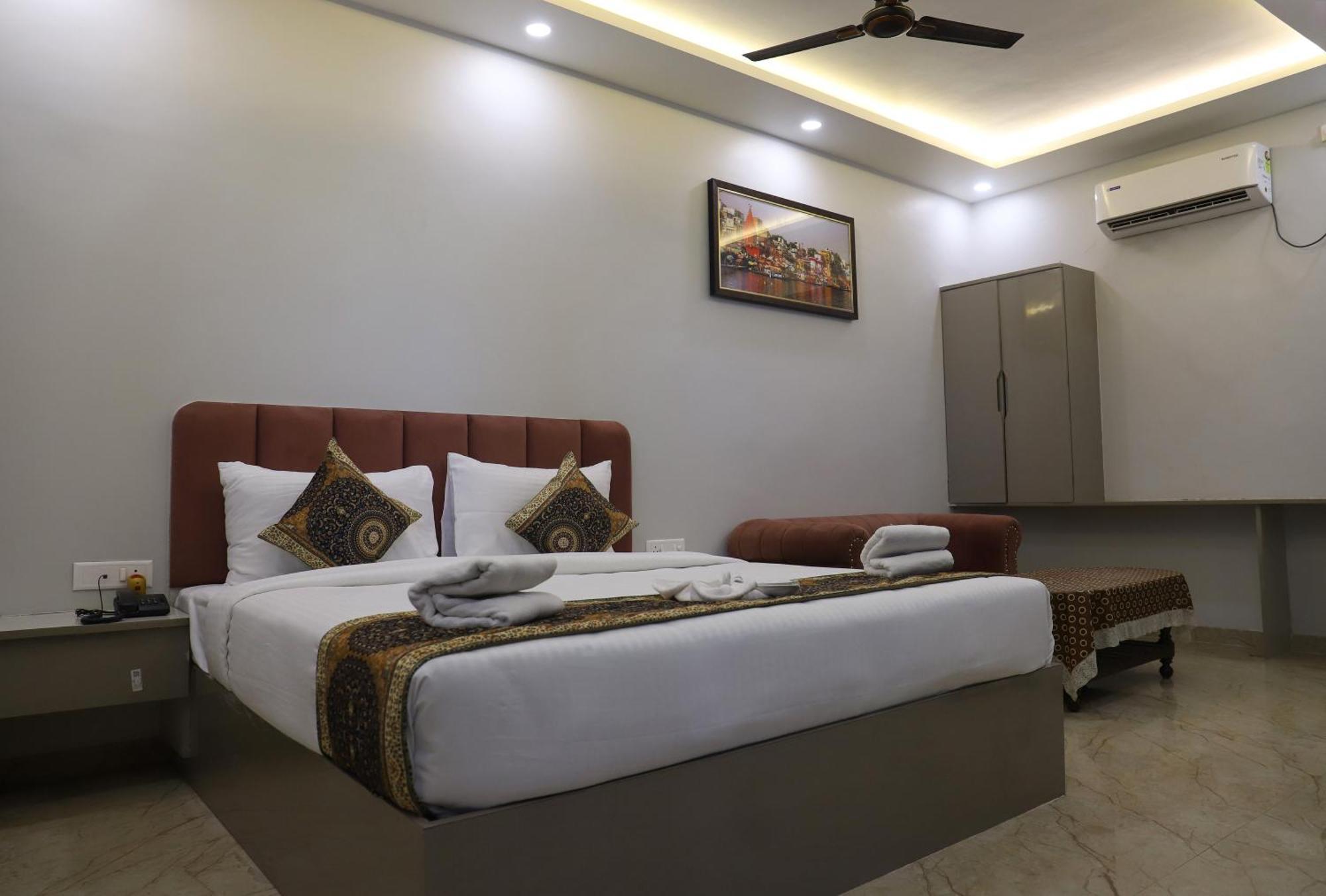 Mughal Sarāi Gulmohar Plaza By Auroville מראה חיצוני תמונה